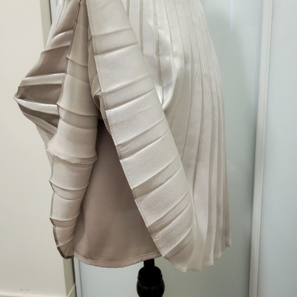 MARCIANO Silver Pleated Dress (0) - Picture 6 of 9